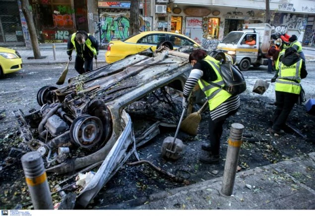 Yπάρχει κράτος; – Αφησαν την Αθήνα στο έλεος κουκουλοφόρων – Εικόνες-σοκ